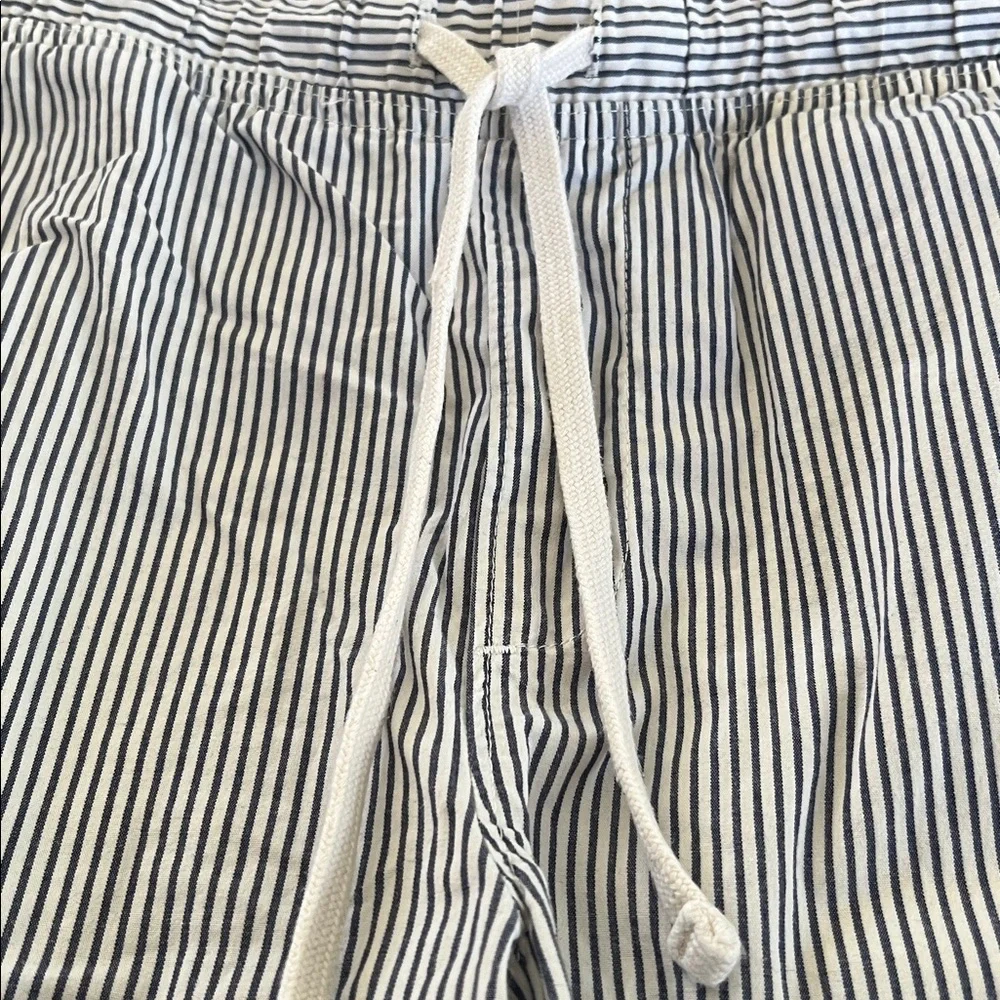 BANANA REPUBLIC DECK SHORTS 🩳 Men's White and Black Striped Board Shorts